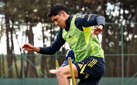 Edson Álvarez için son durum: kamp çalışmalarına yakın mı?