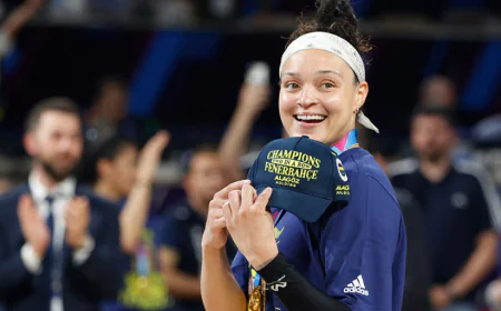 Kayla McBride, Sarı Lacivert Forma İçin Geri Döndü