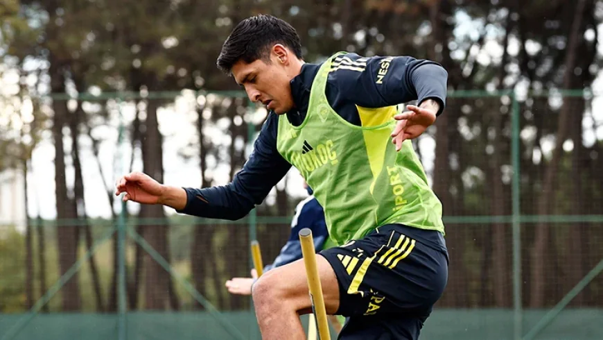 Edson Álvarez için son durum: kamp çalışmalarına yakın mı?