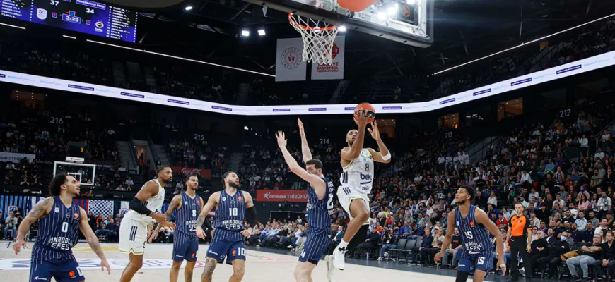 Fenerbahçe Beko, Deplasmanda Anadolu Efes’i Mağlup Etti (69–79)