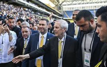 Fenerbahçe'de Yönetim Kurulu Toplantısı Sona Erdi! Karar Açıklandı