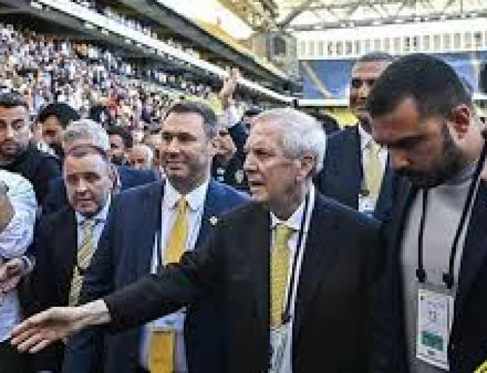 Fenerbahçe'de Yönetim Kurulu Toplantısı Sona Erdi! Karar Açıklandı